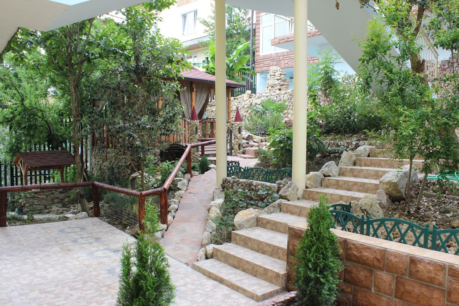 Территория - гостевой дом Аида