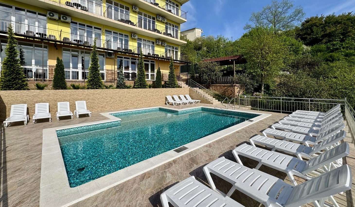 Бассейн - гостевой дом Аида